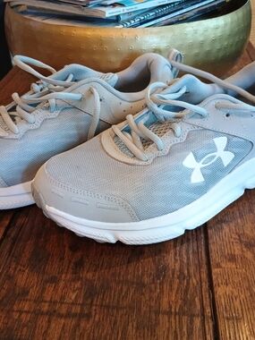 Under Armour Men's Lightweight Gray Lace-Up Sneakers